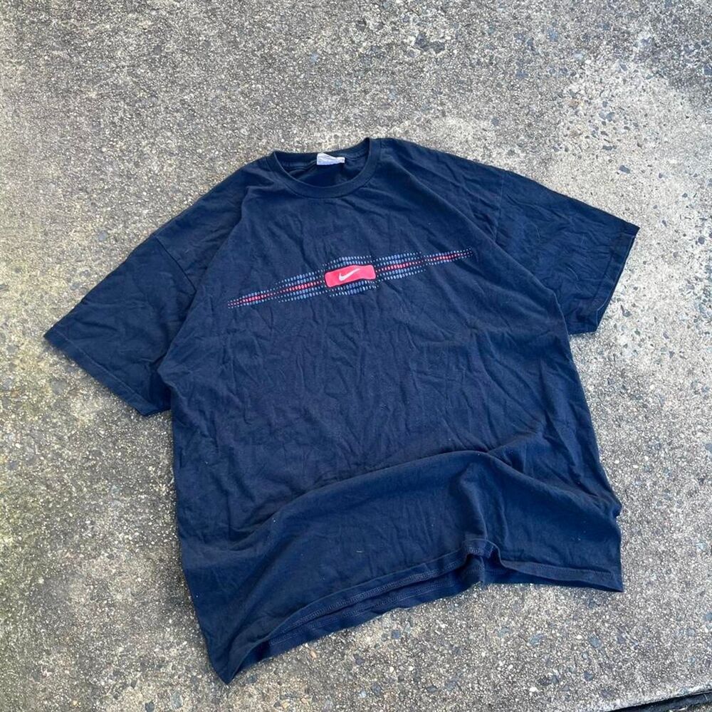 Vintage Nike Team Center Streetwear Y2K Graphic Tee Shirt